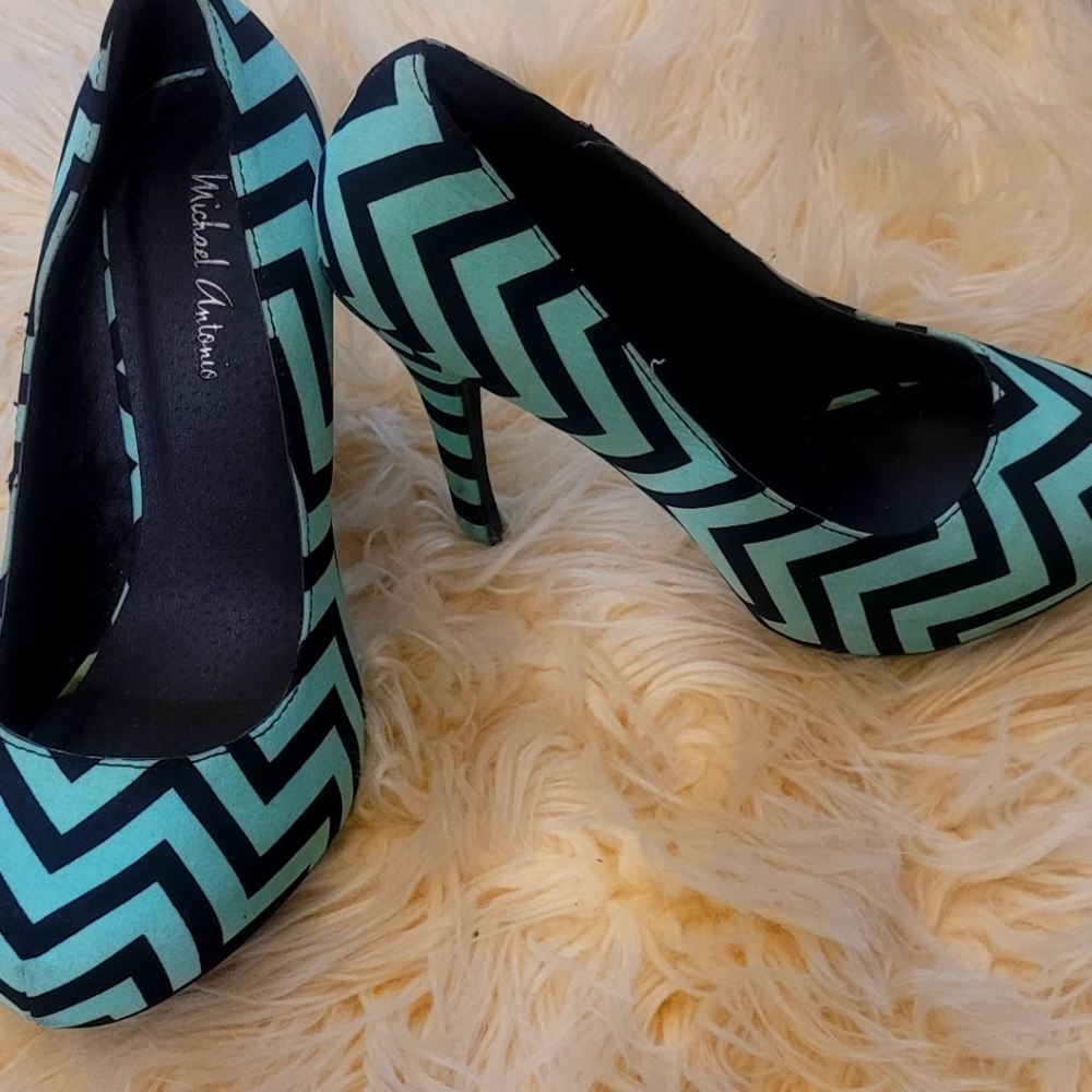 Chevron Blue and teal size7 Michael Antonio